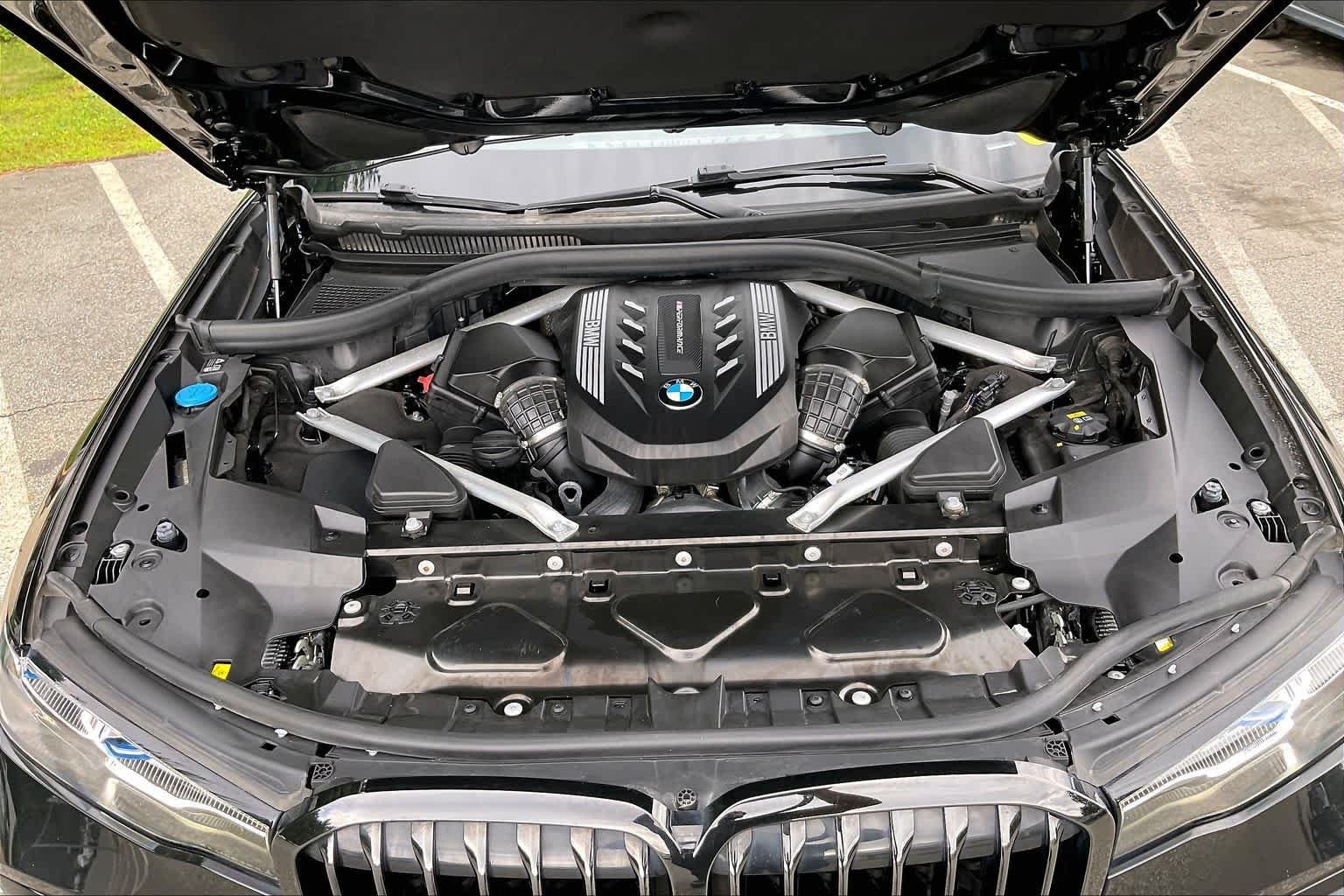Used 2022 Black Sapphire Metallic BMW M50i image 29