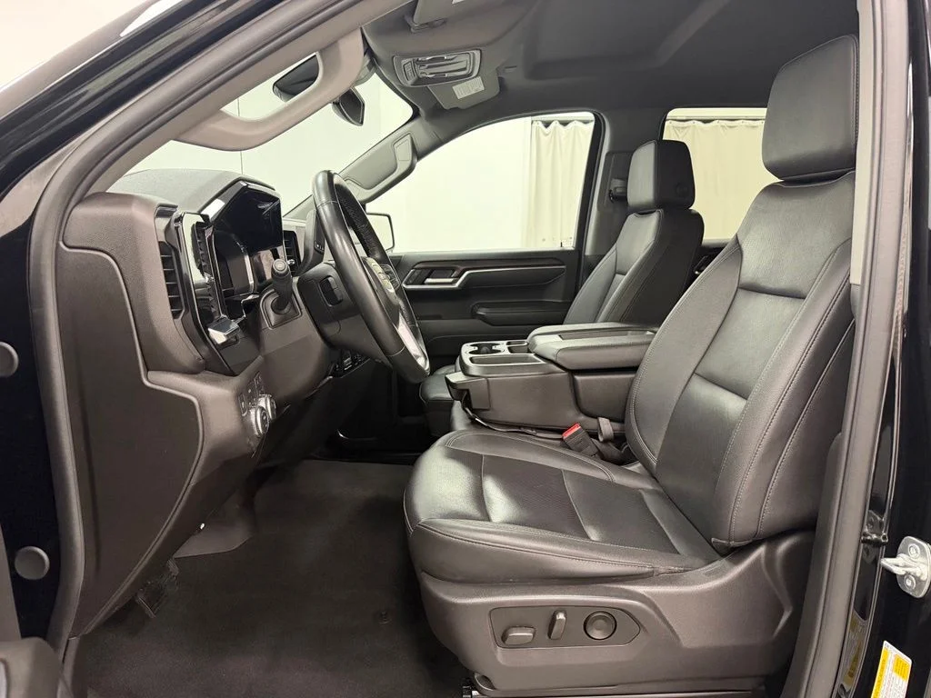 Used 2025 Black GMC SLT image 9