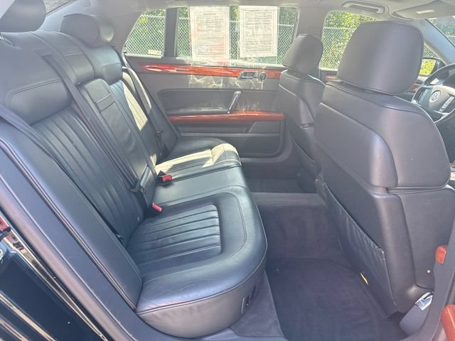 Used 2004 Black Volkswagen V8 image 10