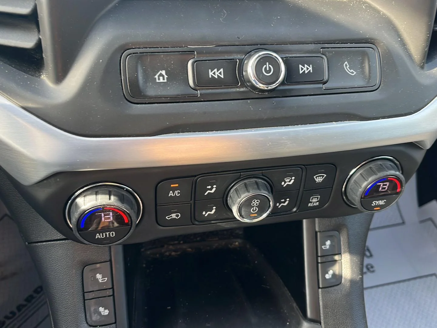 Used 2019 SUMMIT WHITE GMC SLE image 15