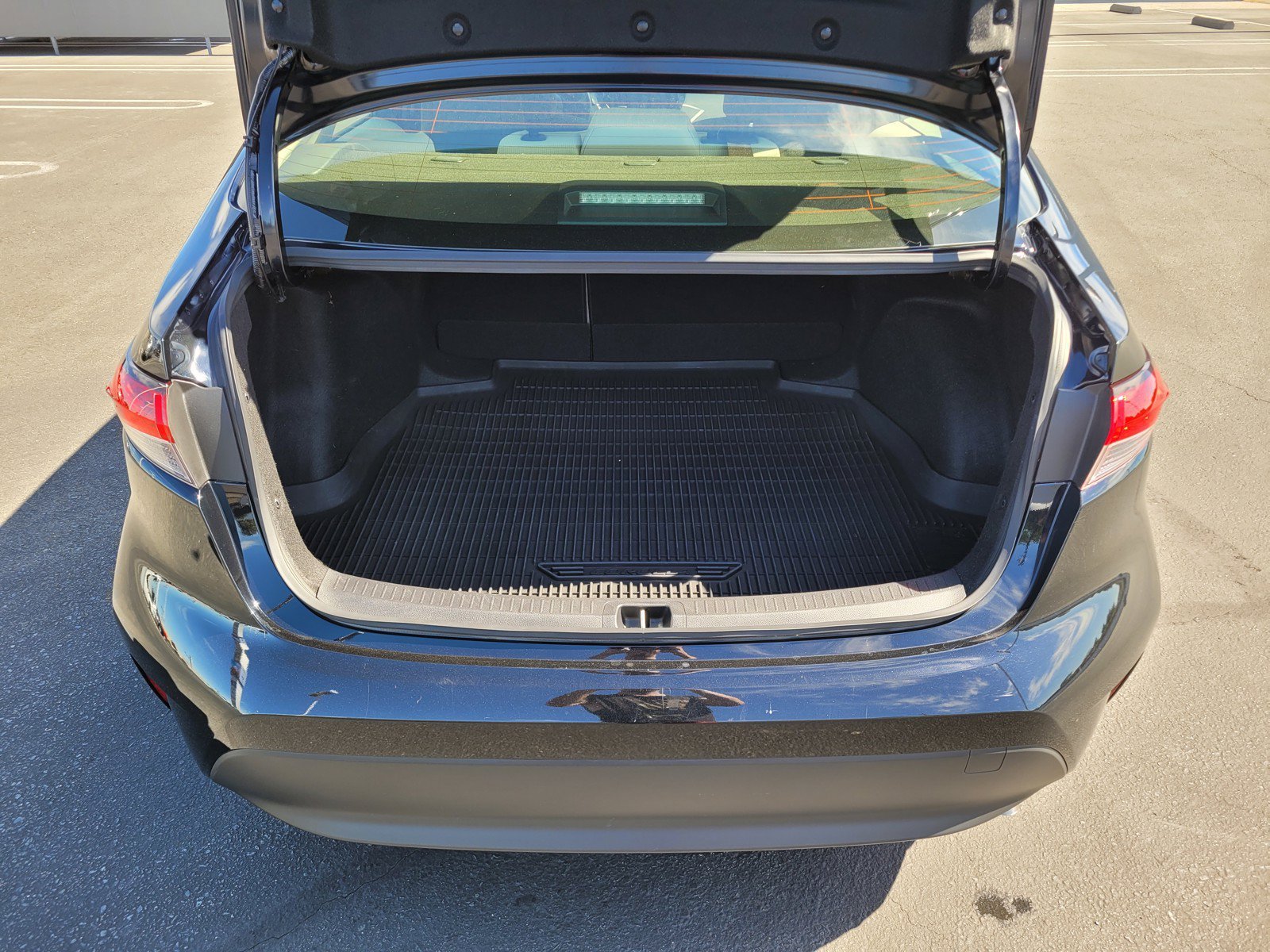 Used 2025  Toyota LE image 10