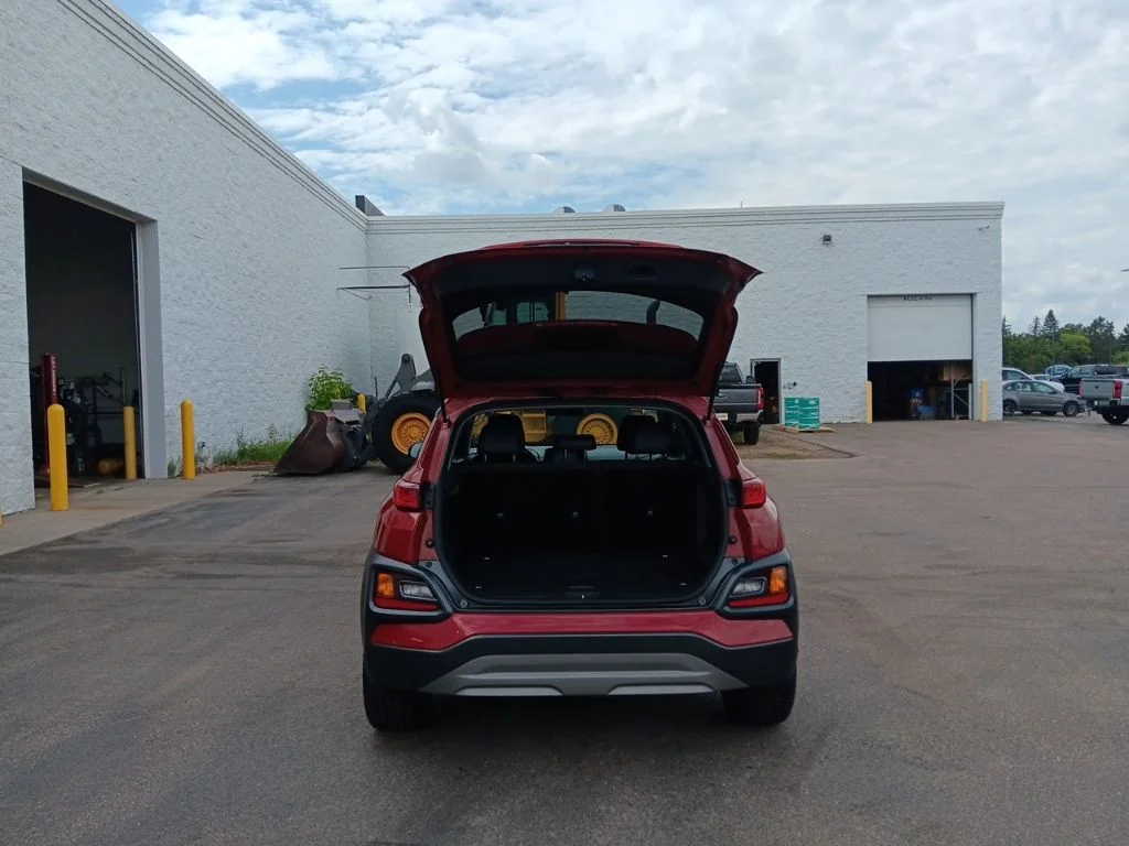 Used 2018 Pulse Red Hyundai Limited image 40