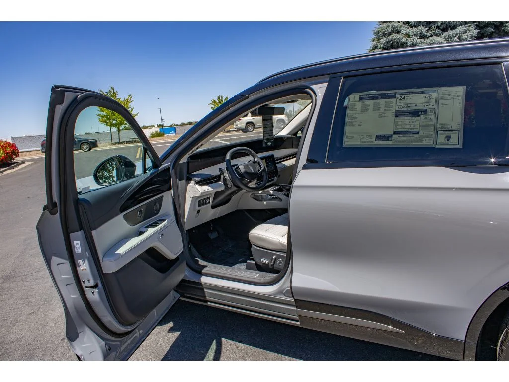 New 2026 Gray Matter Metallic Clearcoat Lincoln Reserve image 27