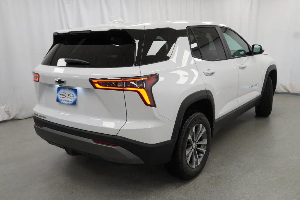 New 2027 Summit White Chevrolet LT image 3