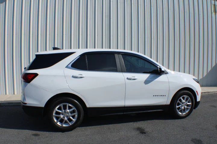 Used 2023 SUMMIT WHITE Chevrolet LT image 2