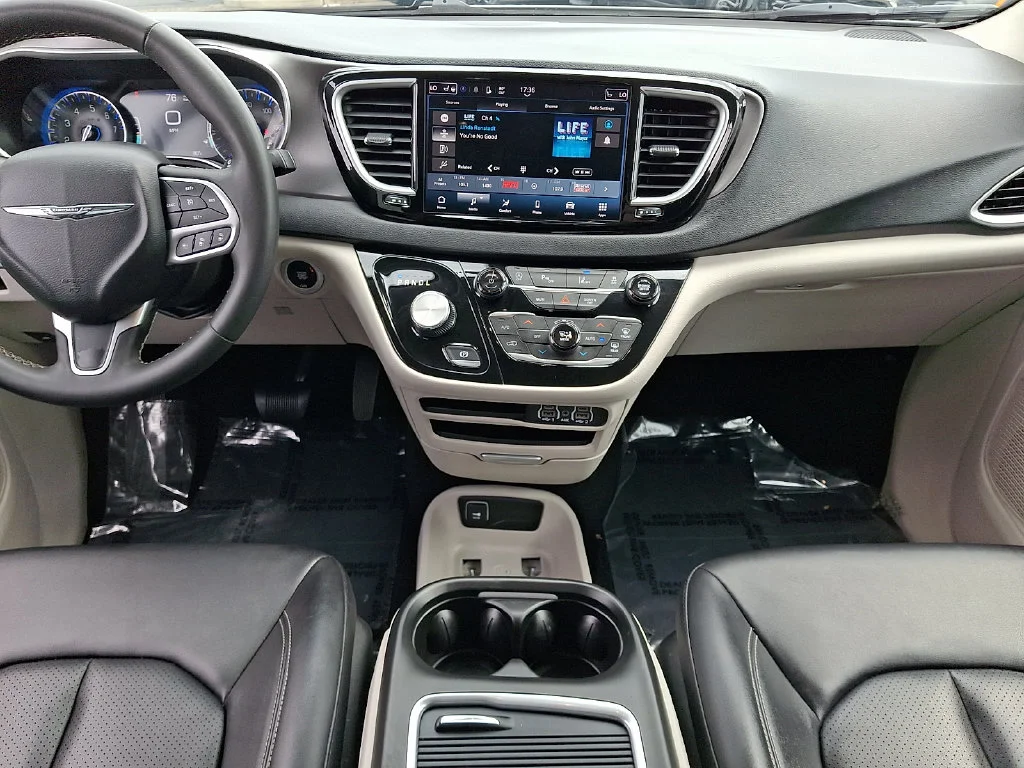 Used 2024 White Chrysler Touring L image 16