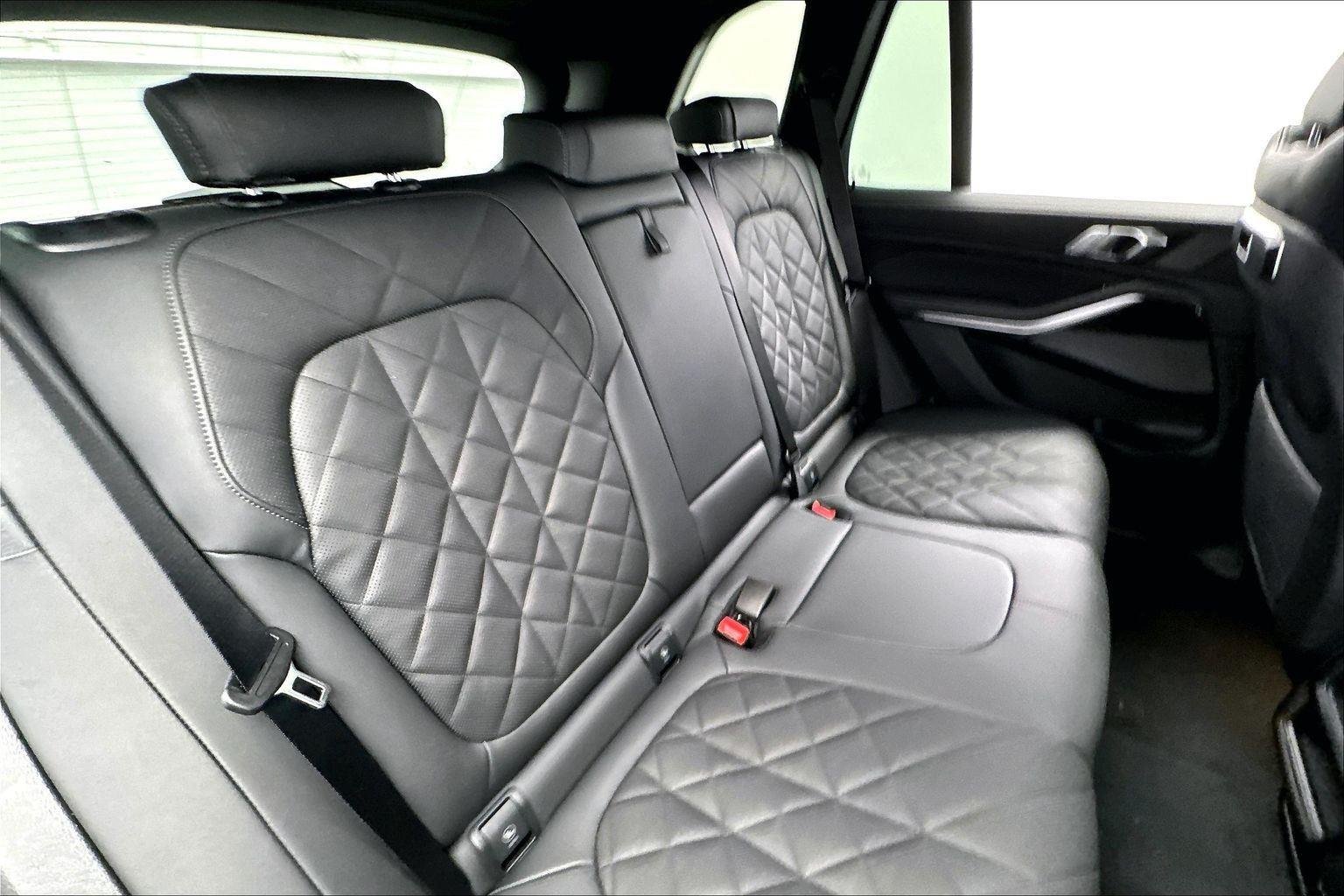 New 2026 Black Sapphire Metallic BMW xDrive40i image 28