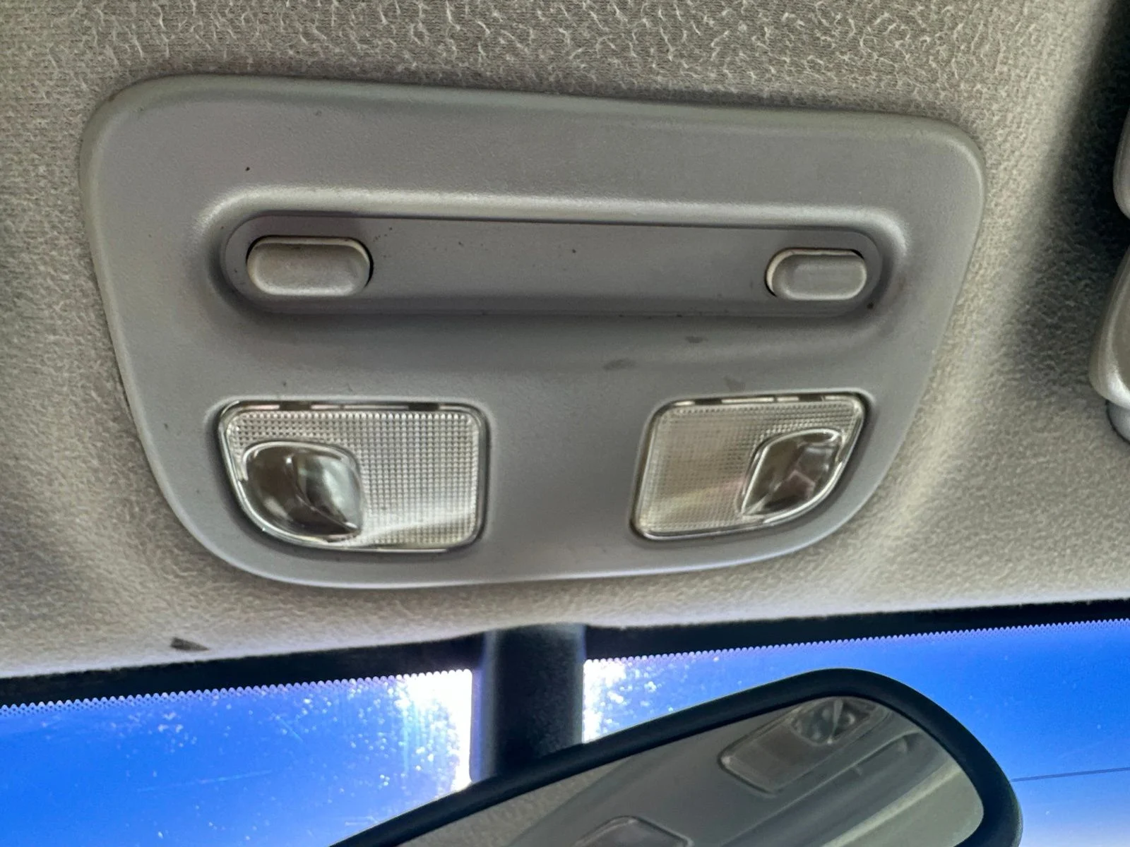 Used 2005 White Buick Custom image 60