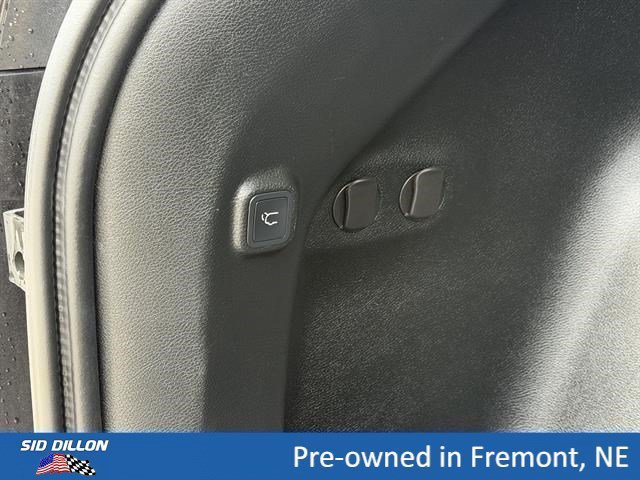 Used 2020 Diamond Black Crystal Pearlcoat Jeep Limited image 6