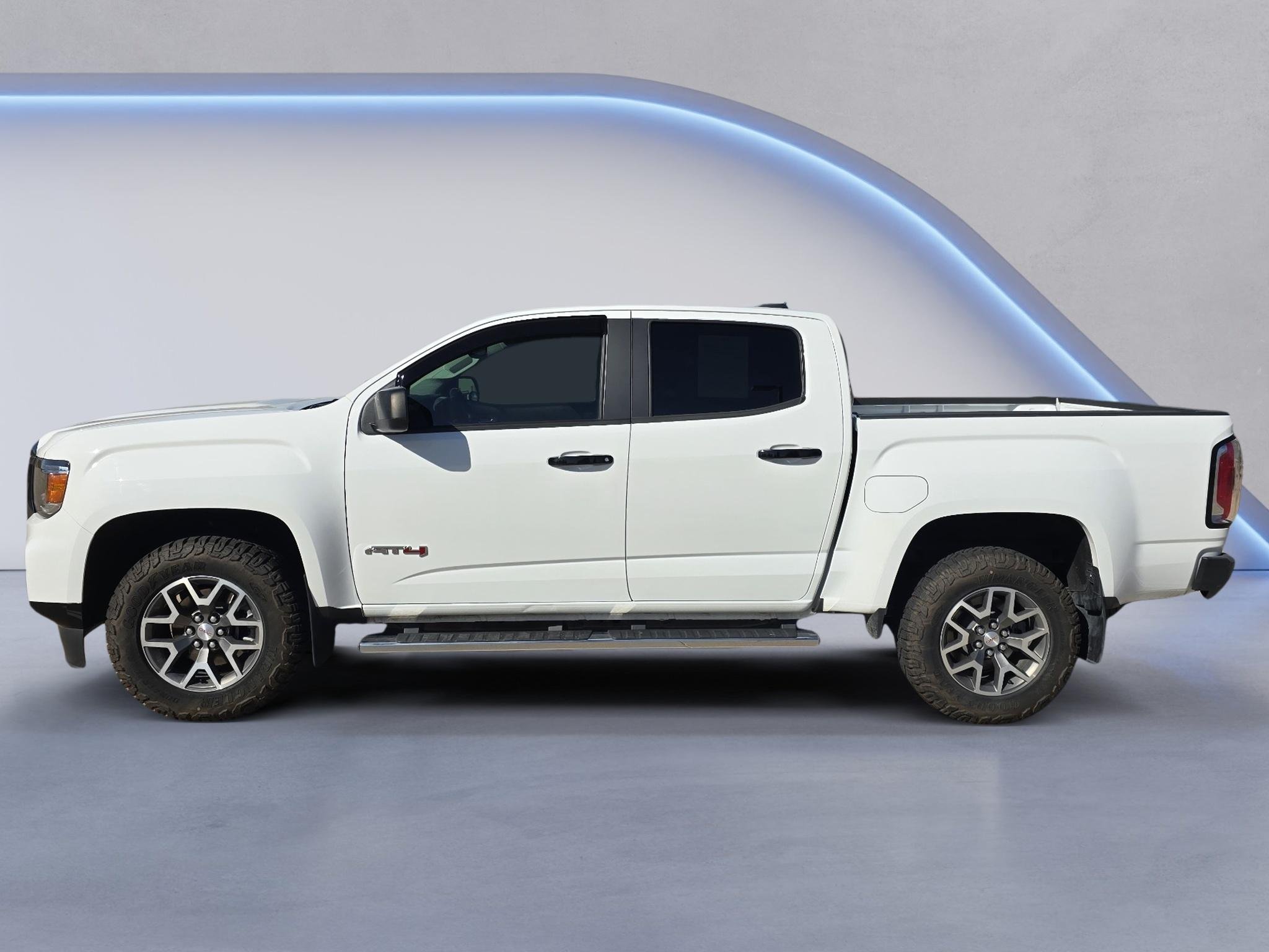 Used 2021 Summit White GMC 4WD AT4 w/Cloth image 2
