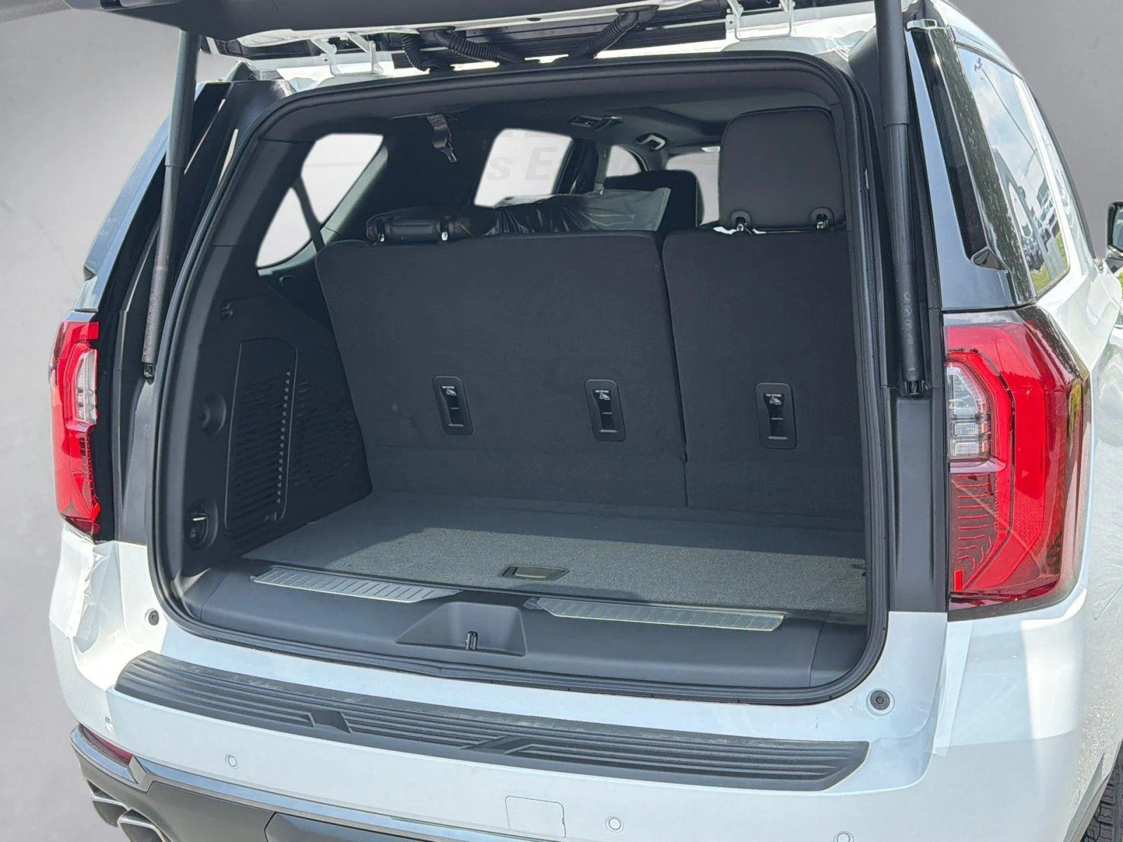 2026 GMC Yukon AT4 - Photo 6