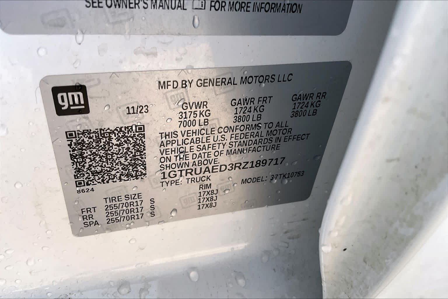 Used 2024 Summit White GMC Pro image 34