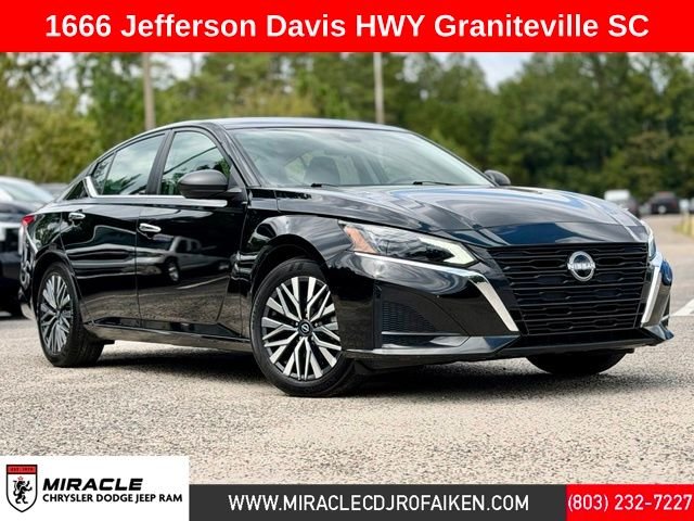 Used 2025 Black Nissan 2.5 SV image 1