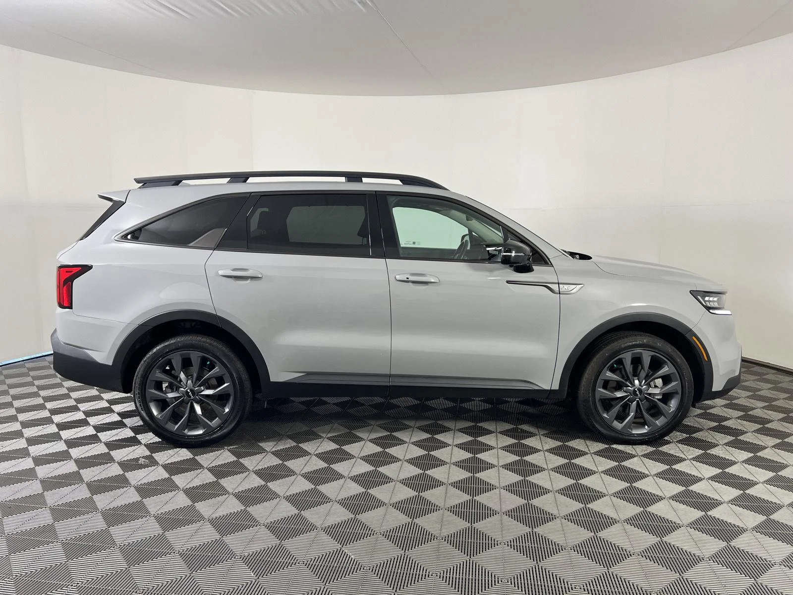 Used 2023 Wolf Gray Kia X-Line SX Prestige image 27