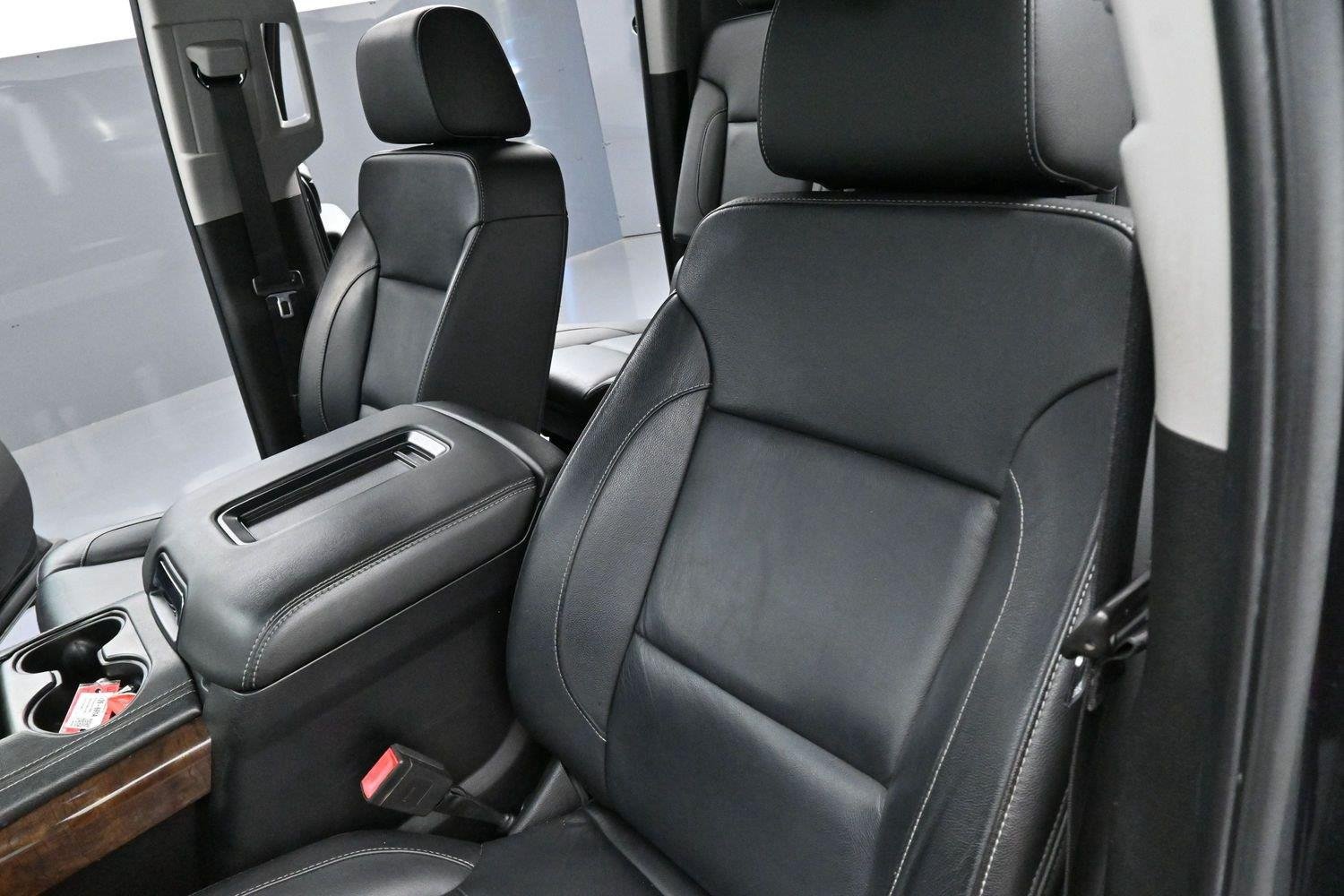 Used 2018 TUNGSTEN METALLIC Chevrolet LT image 18
