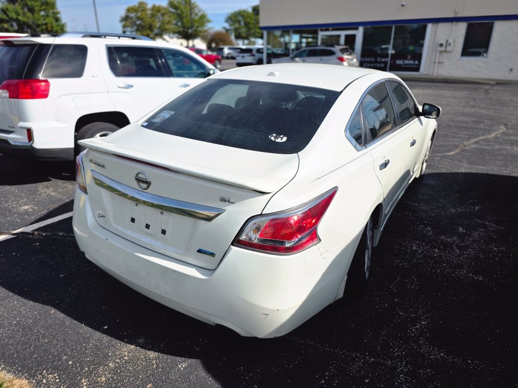 Used 2014 Pearl White Nissan 2.5 SL image 4