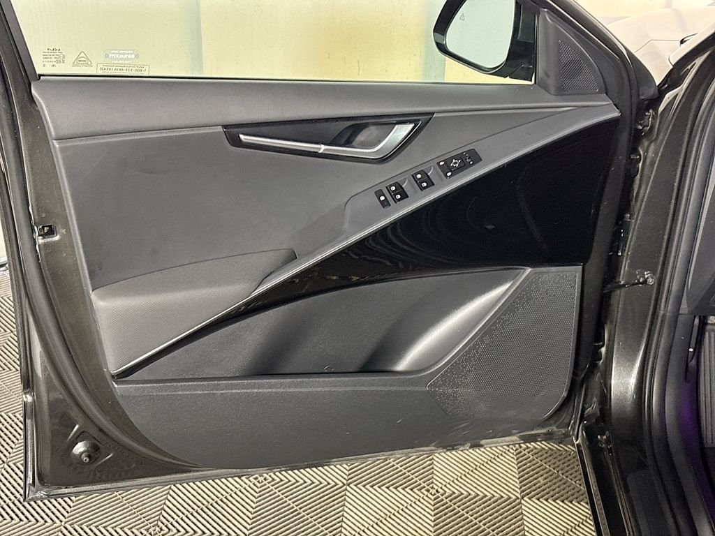 Used 2024 Gray Kia Wind image 10