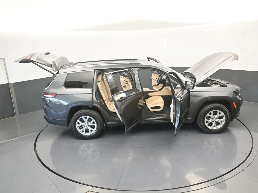 Used 2023 Baltic Gray Metallic Clearcoat Jeep Limited image 77