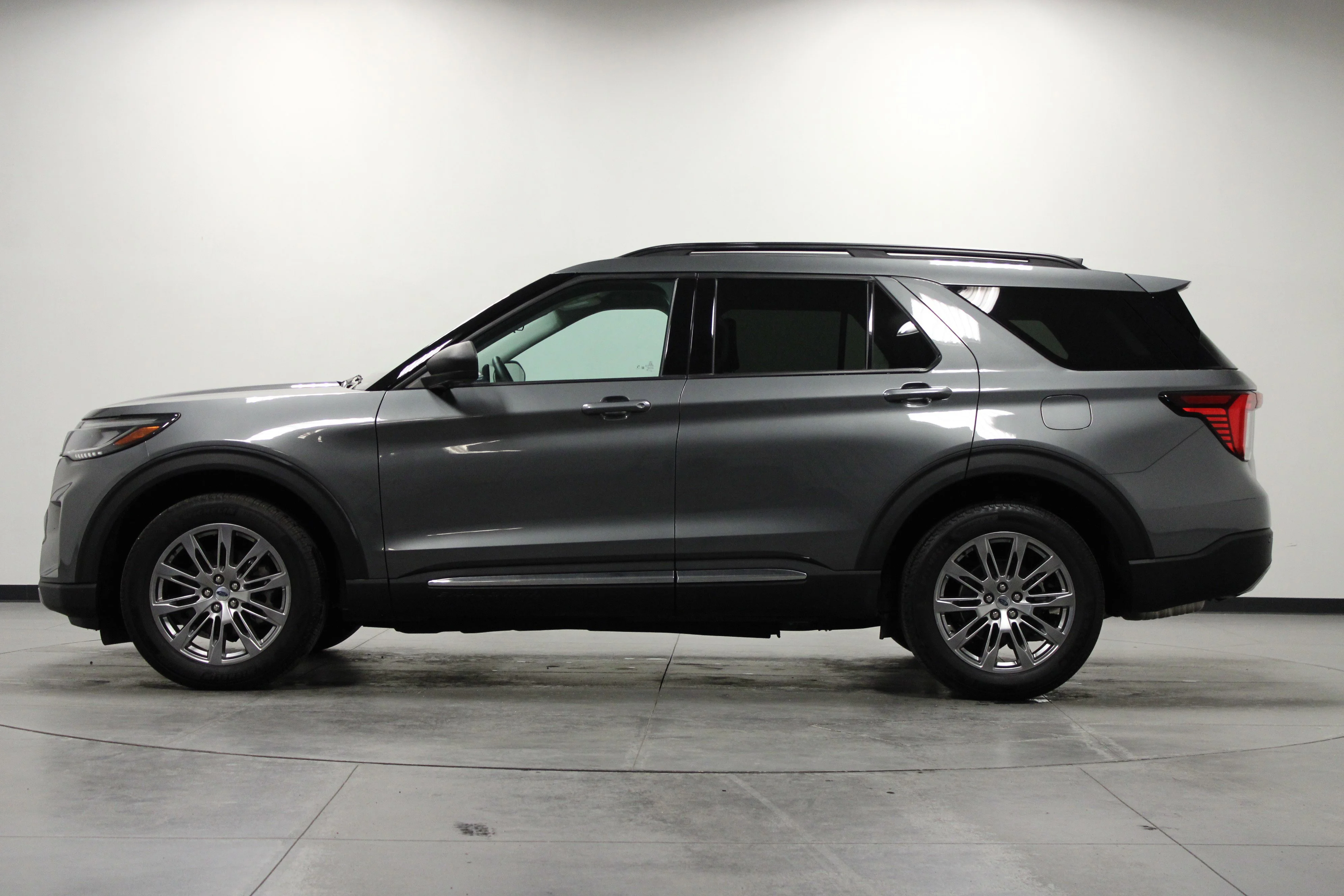 Used 2025 Carbonized Gray Metallic Ford Active image 7