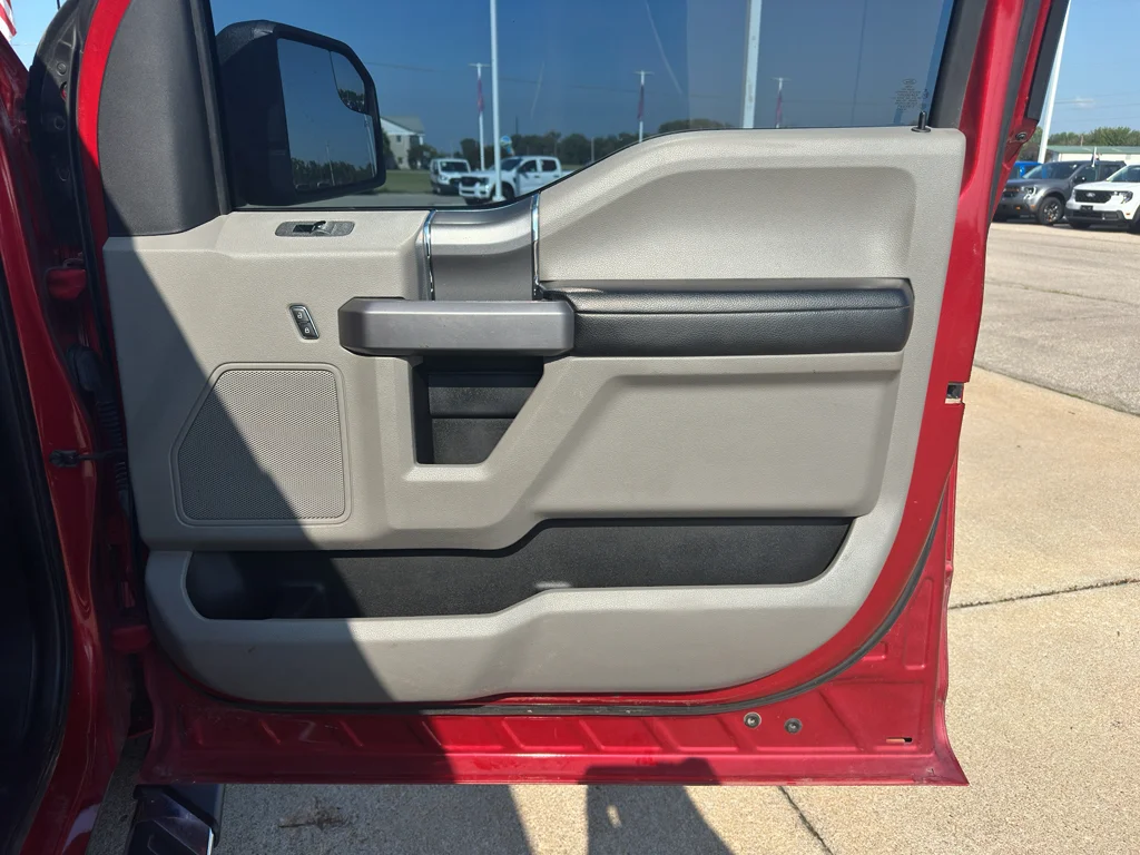Used 2020 Rapid Red Metallic Tinted Clearcoat Ford XLT image 24
