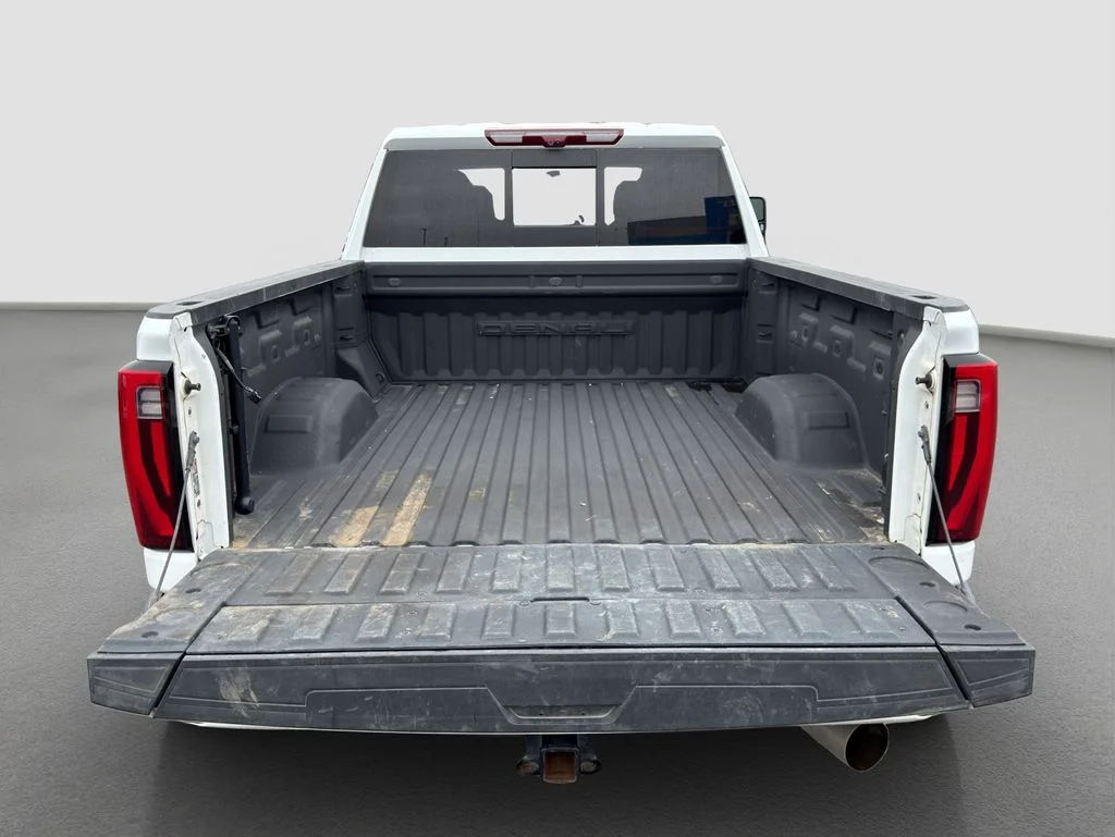 Used 2024 White GMC Denali Ultimate image 20