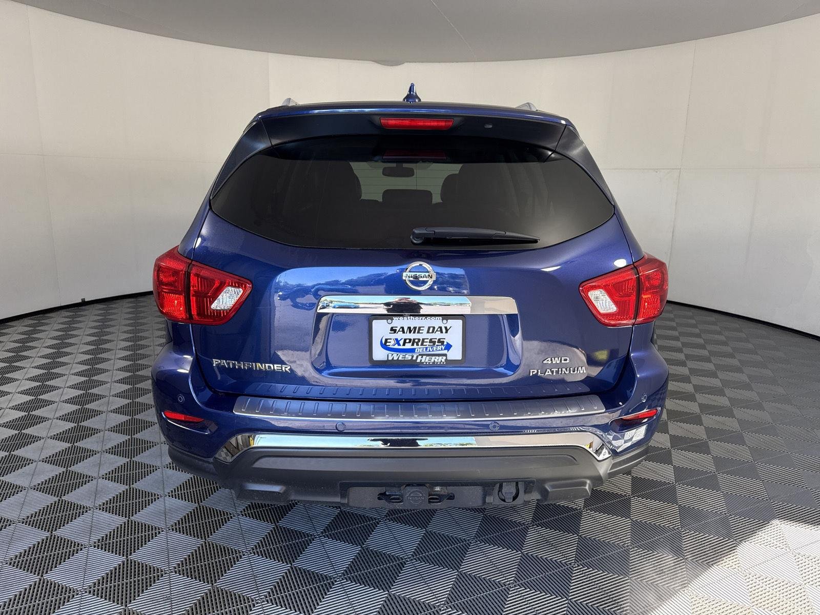 Used 2019 Caspian Blue Metallic Nissan Platinum image 6