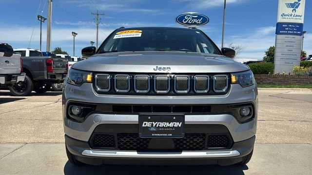 Used 2022 Silver Jeep Limited image 4