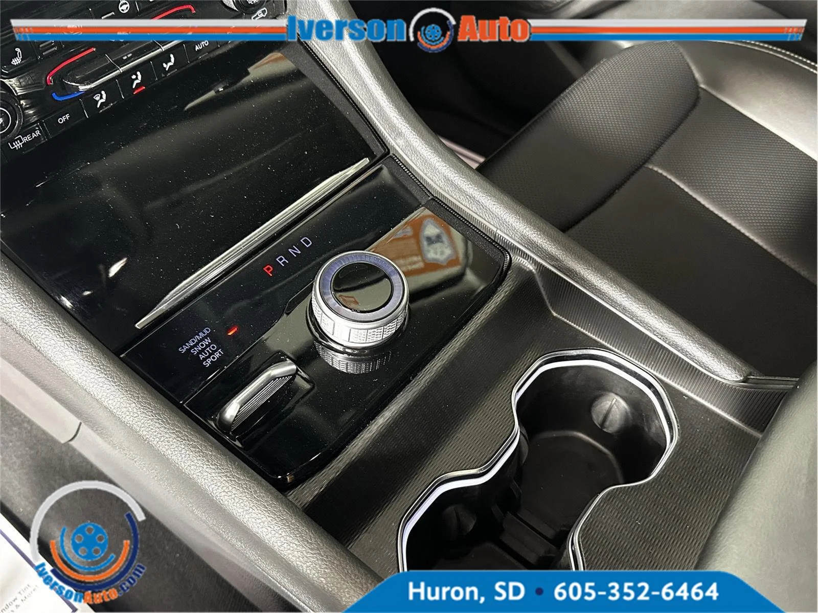 Used 2024 Midnight Sky Jeep Limited image 22