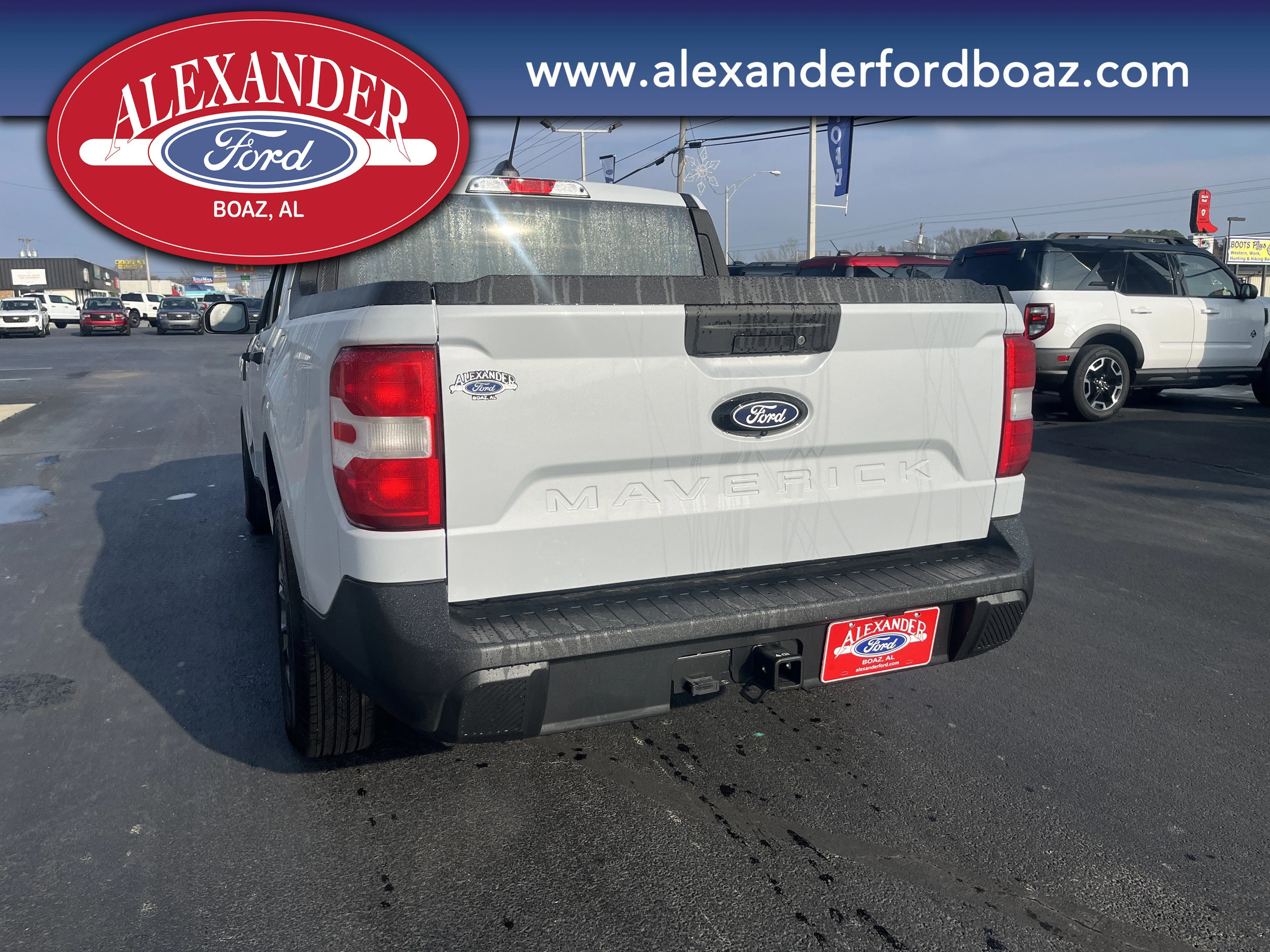 New 2025 Space White Metallic Ford XLT image 6