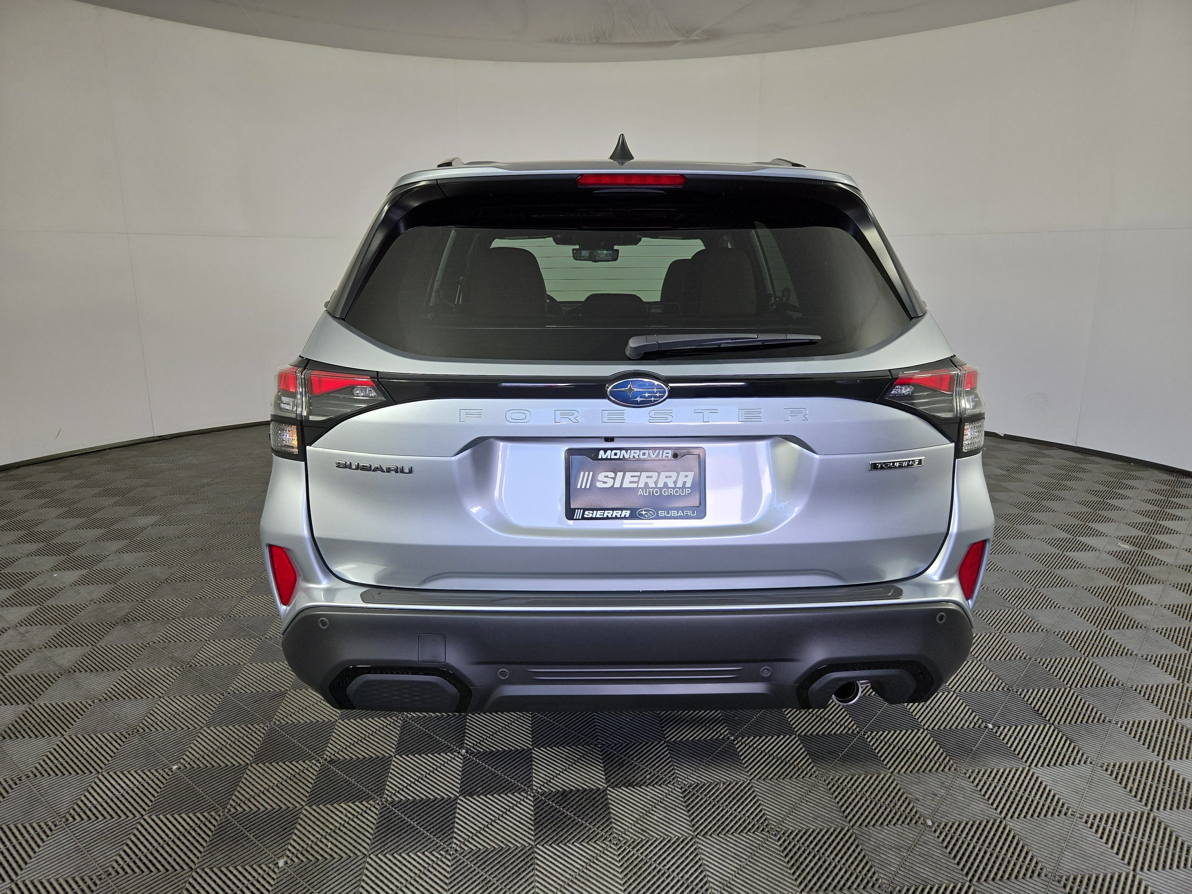 New 2026 ICE SILVER METALLIC Subaru Touring image 5