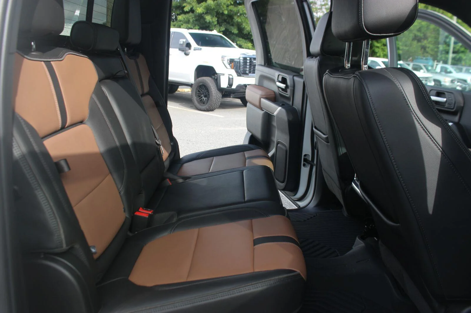 Used 2023 SUMMIT WHITE Chevrolet High Country image 40