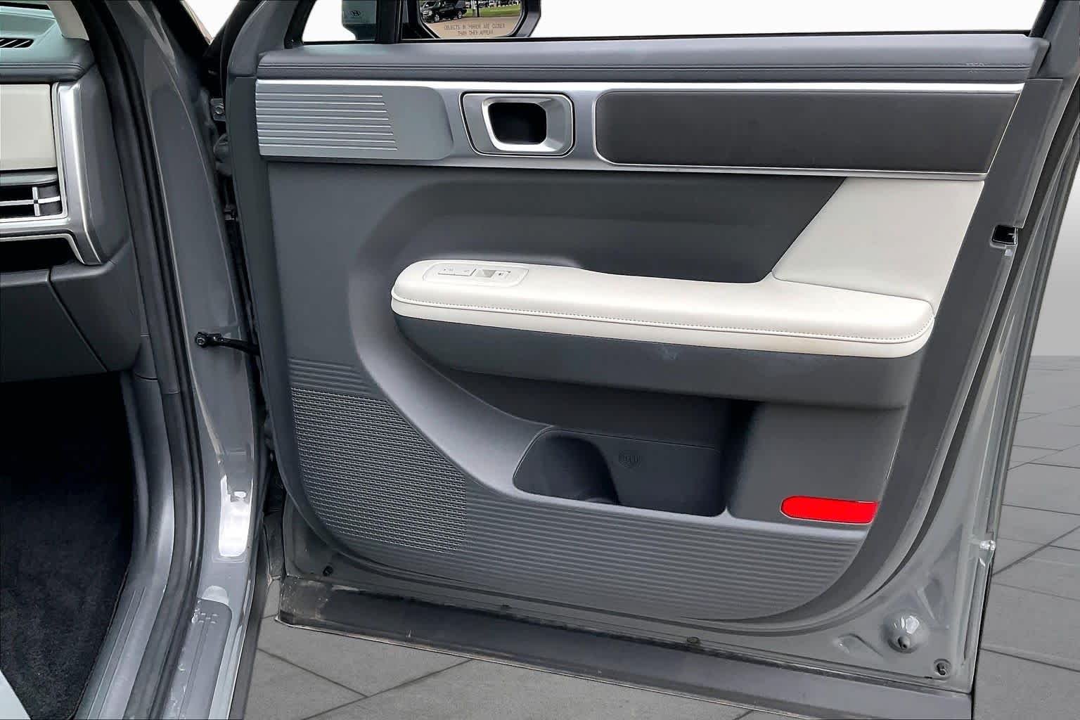 Used 2025 Hampton Gray Hyundai SEL image 21