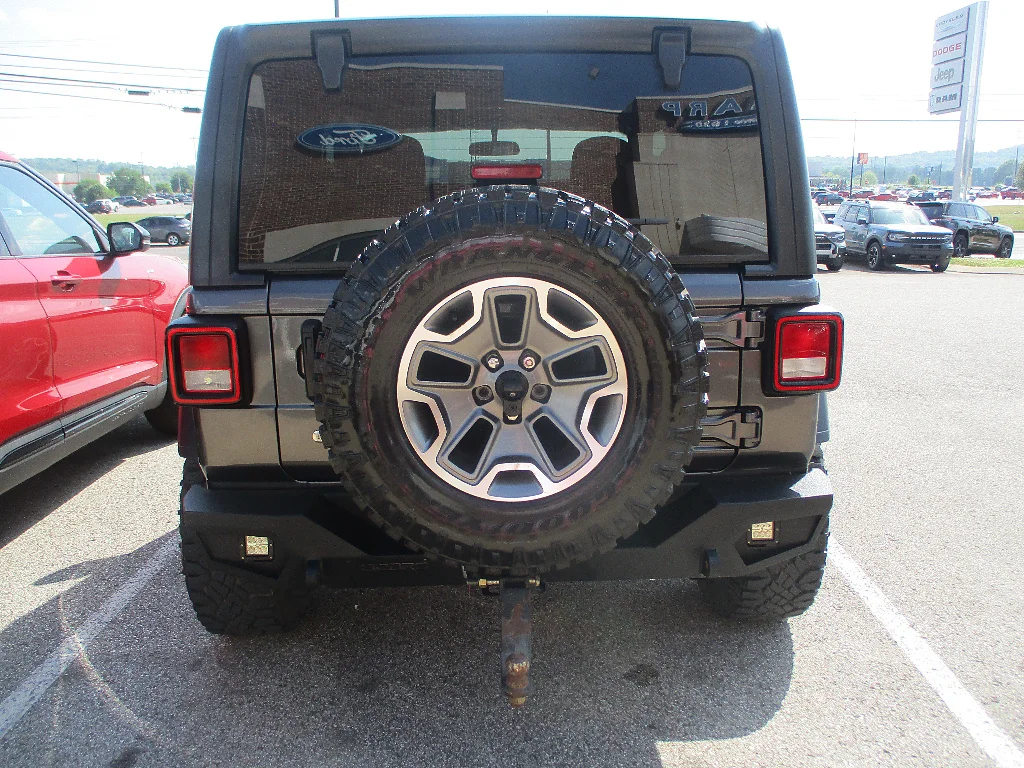 Used 2019 Granite Crystal Metallic Clear Coat Jeep Sport image 16