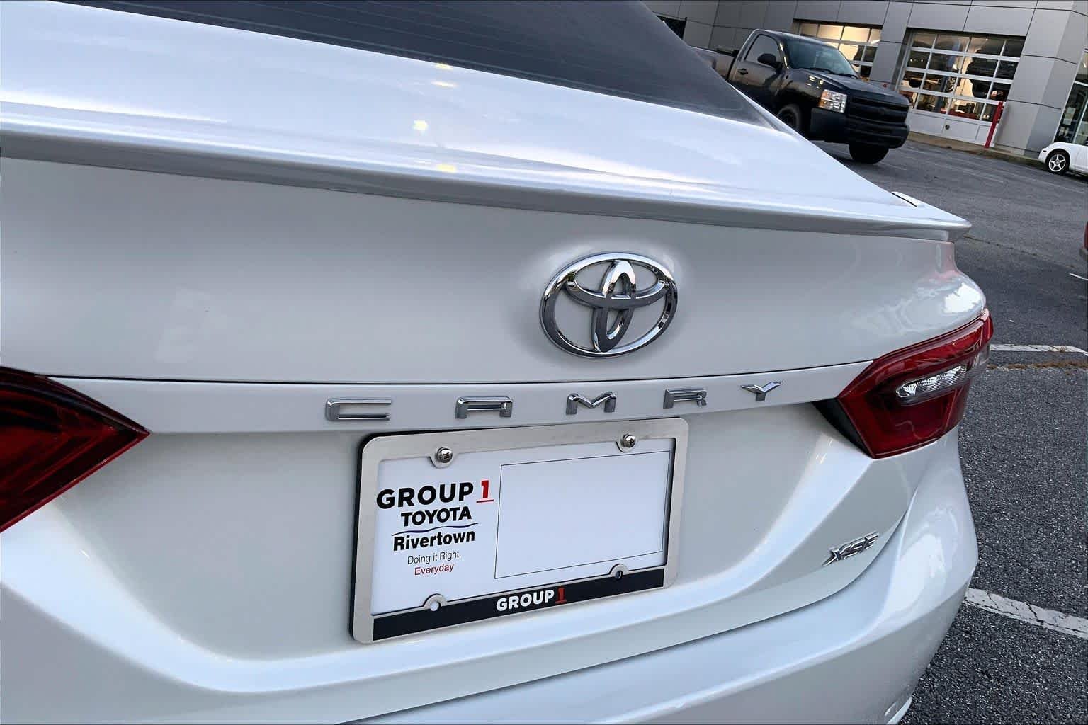Used 2022 Wind Chill Pearl Toyota XSE image 28