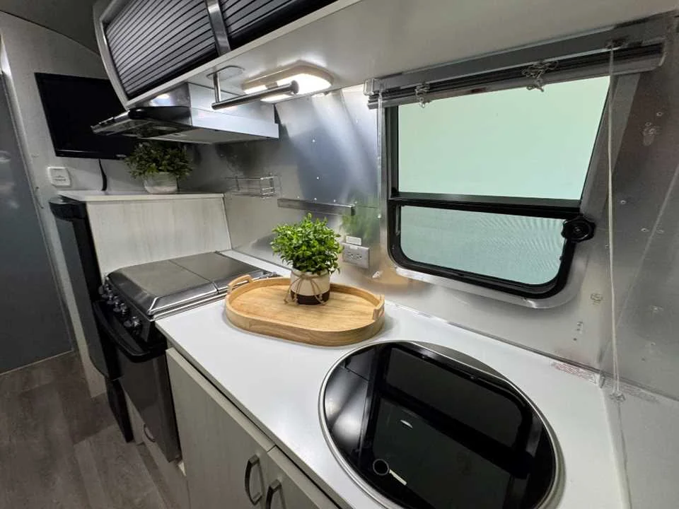 Used 2016 SILVER AIRSTREAM  image 22