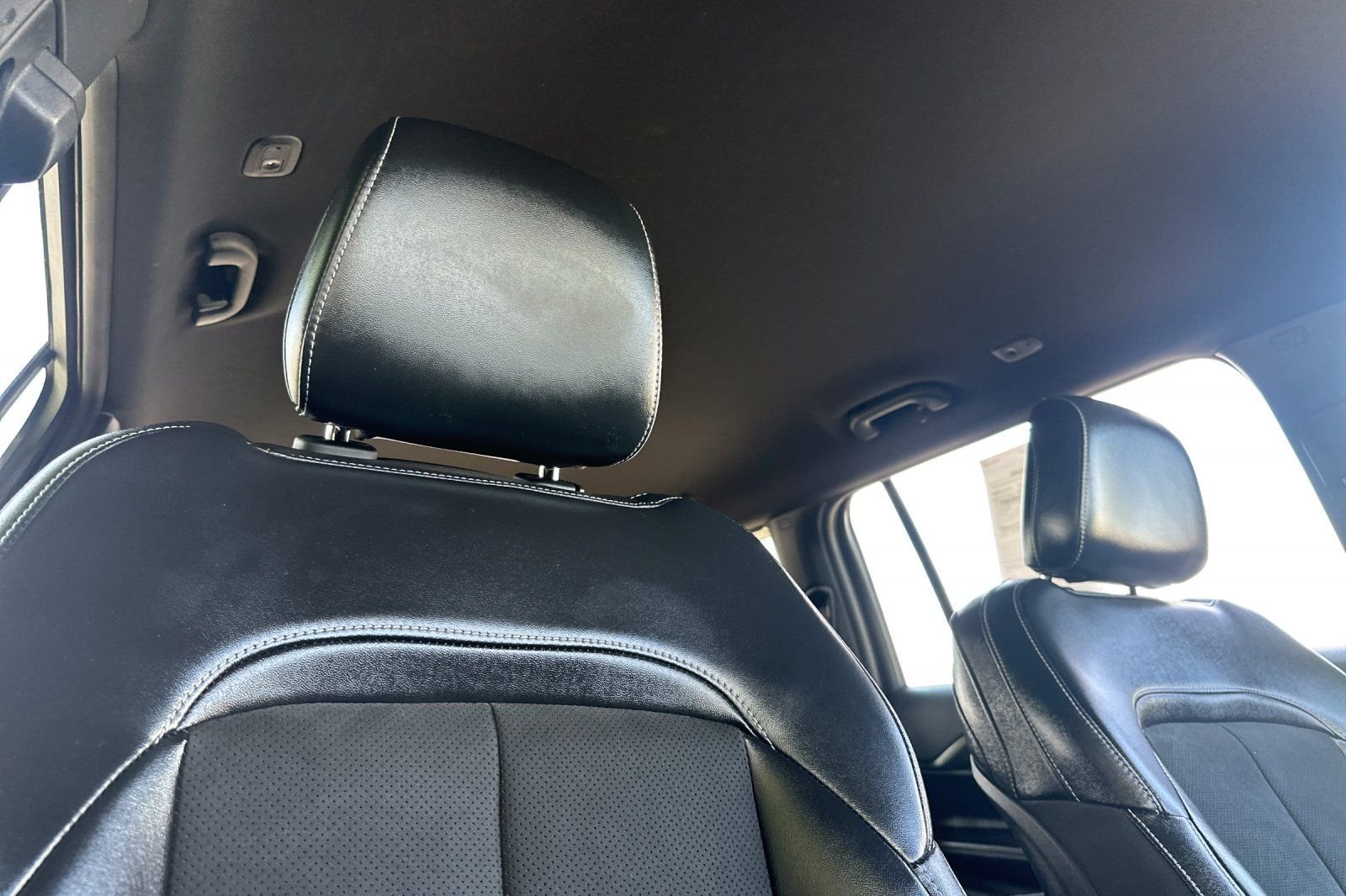 Used 2023 Black Jeep Altitude image 18