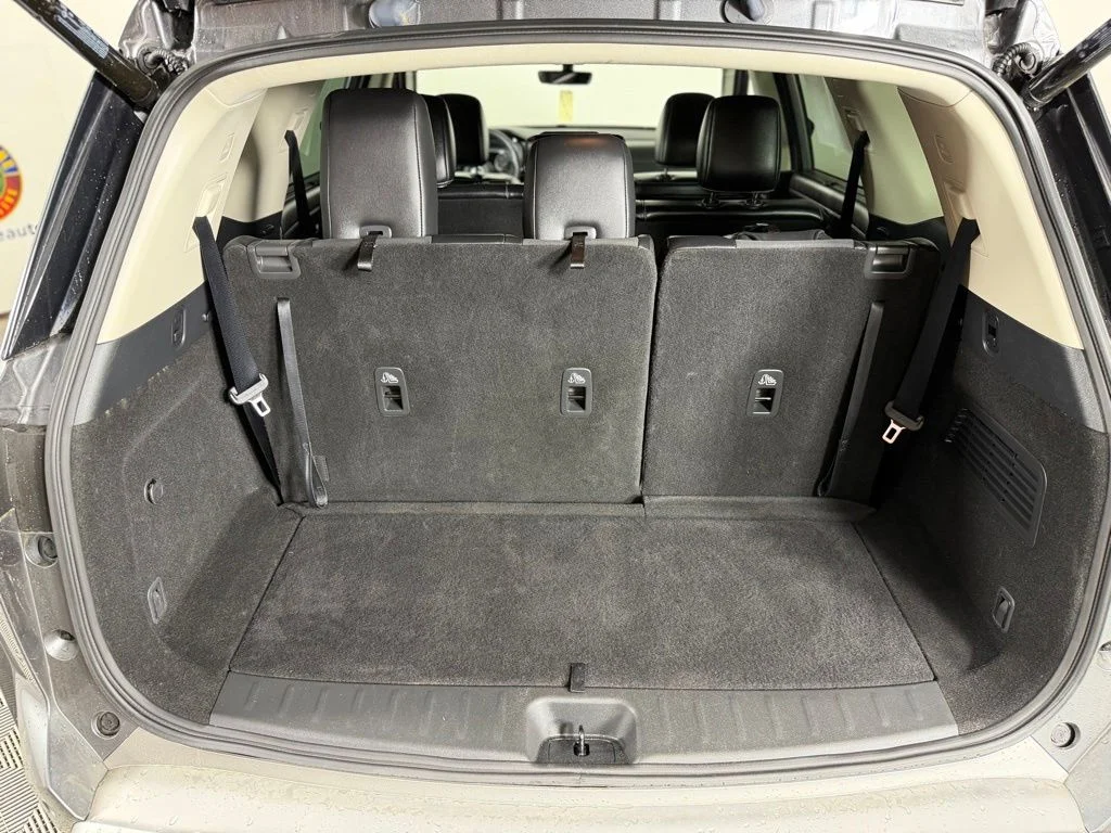 Used 2023 Gun Metallic Nissan SL image 23