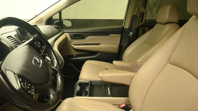 Certified Used 2018 Diamond White Honda Touring image 22