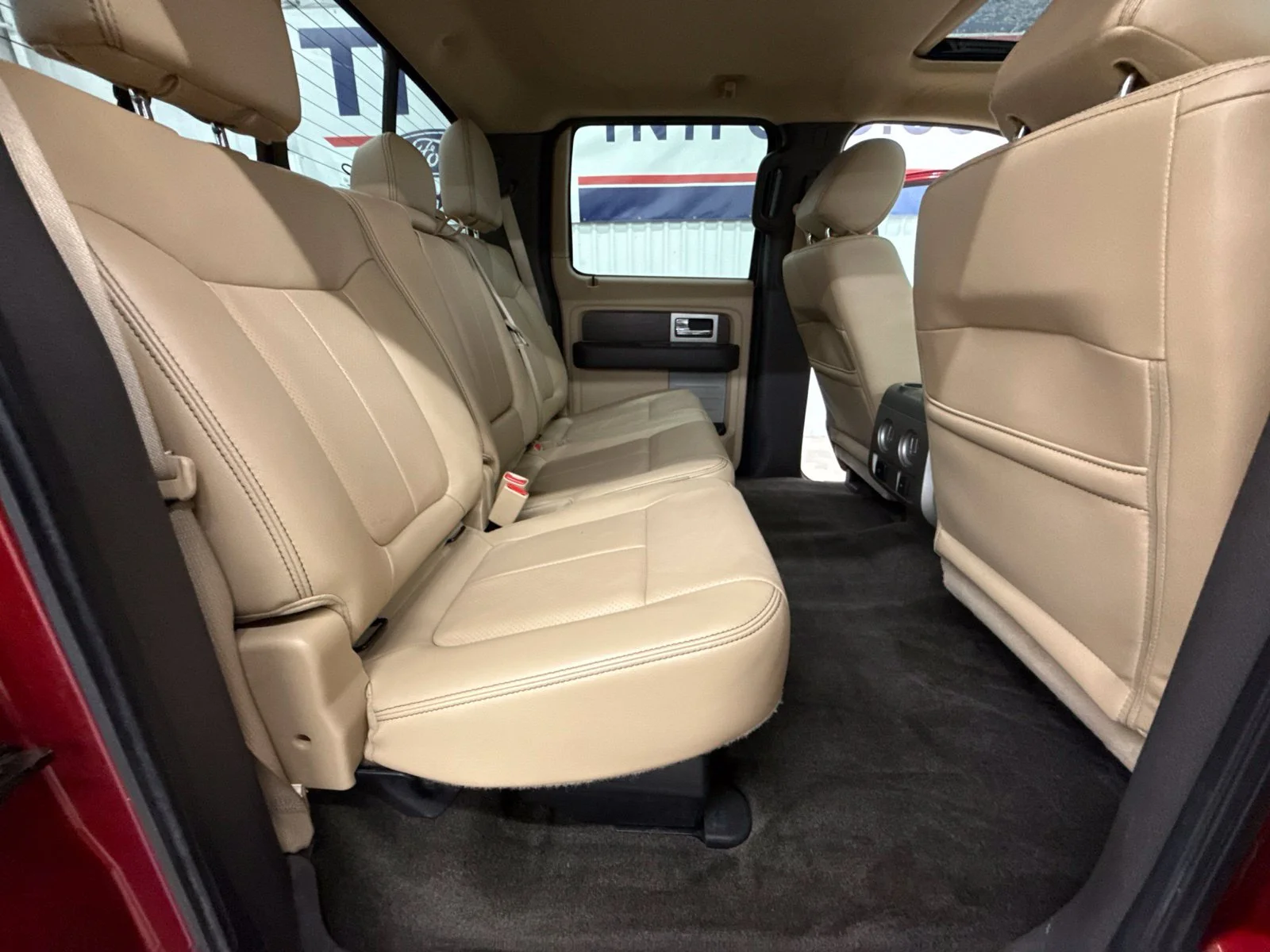 Used 2014 Beige Ford Lariat image 23
