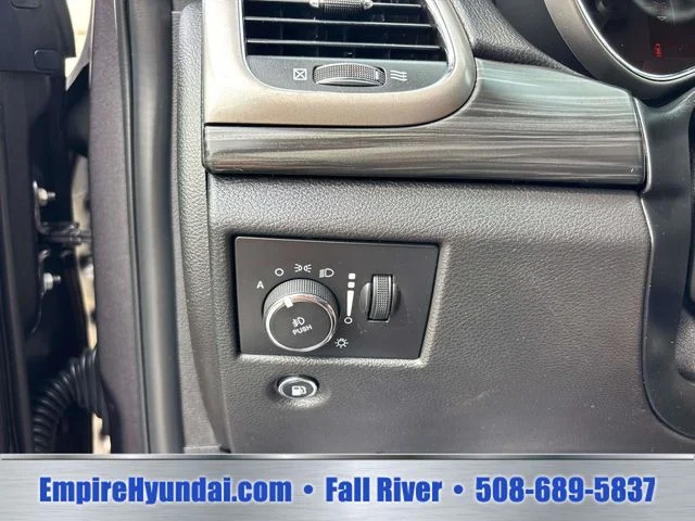 Used 2019 Gray Jeep Laredo E image 17