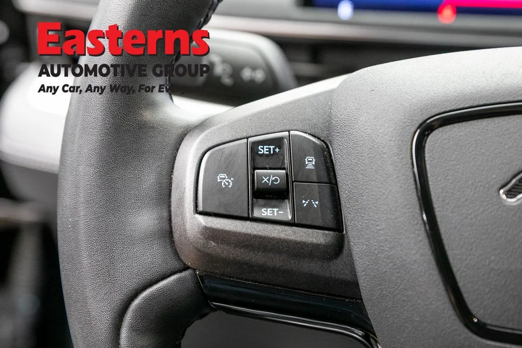 Used 2021 Black Ford Select image 15
