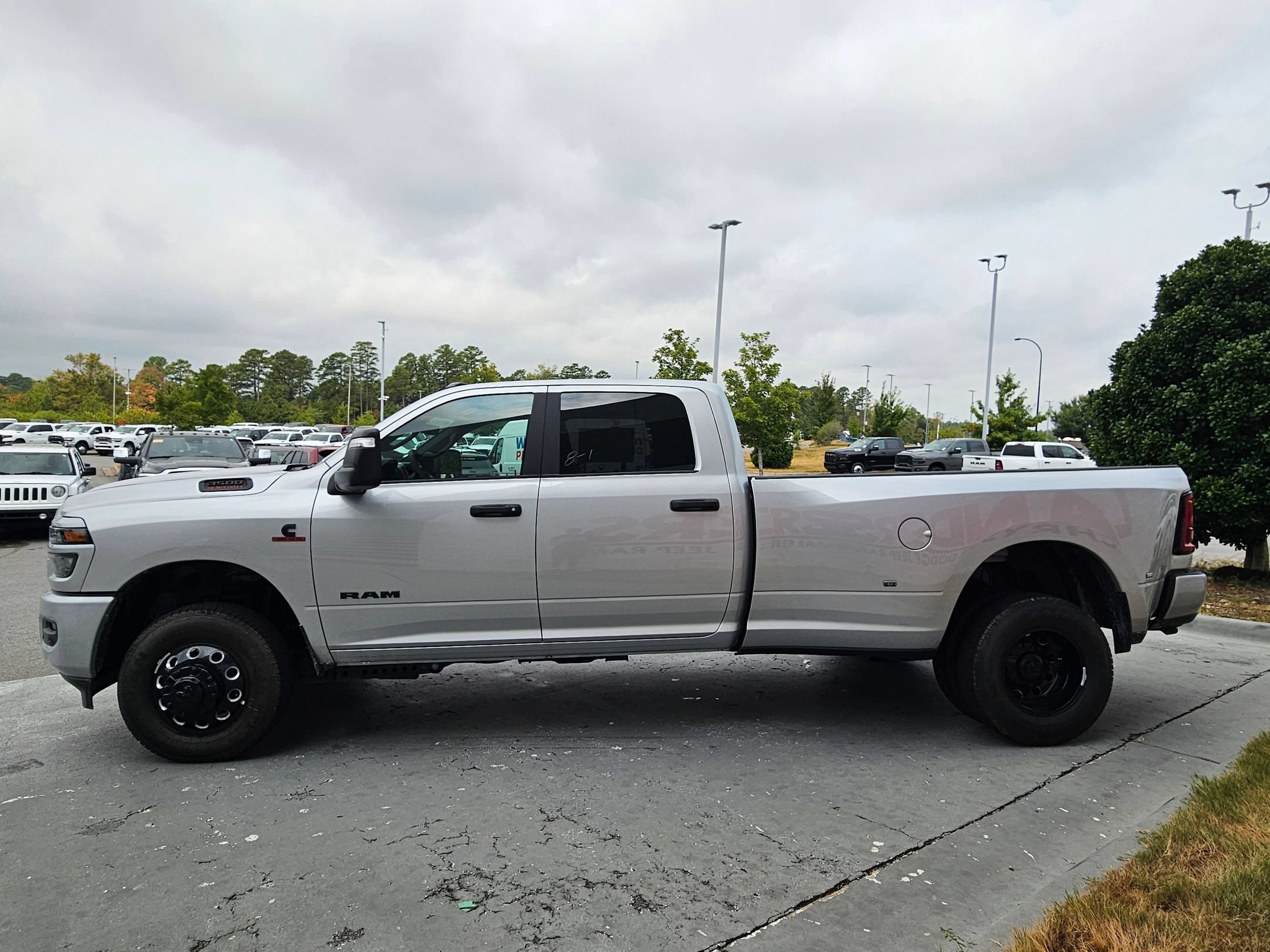 New 2026 Bright White Clear-Coat Exterior Paint RAM Big Horn image 4