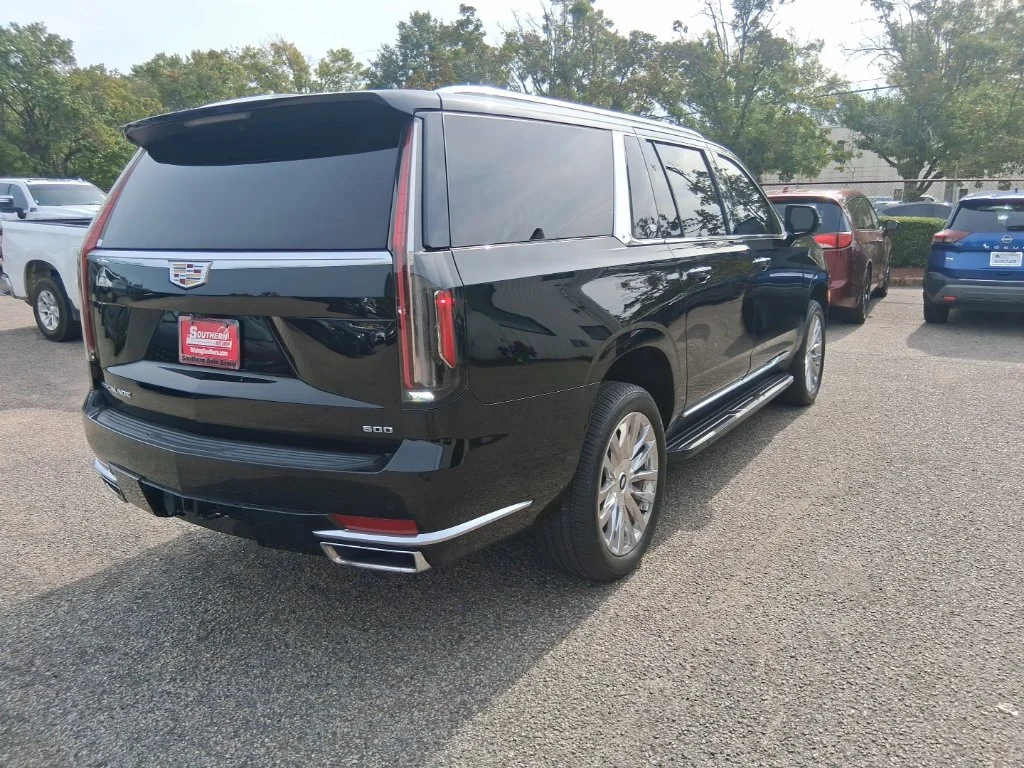 Used 2023 Black Cadillac Premium image 5