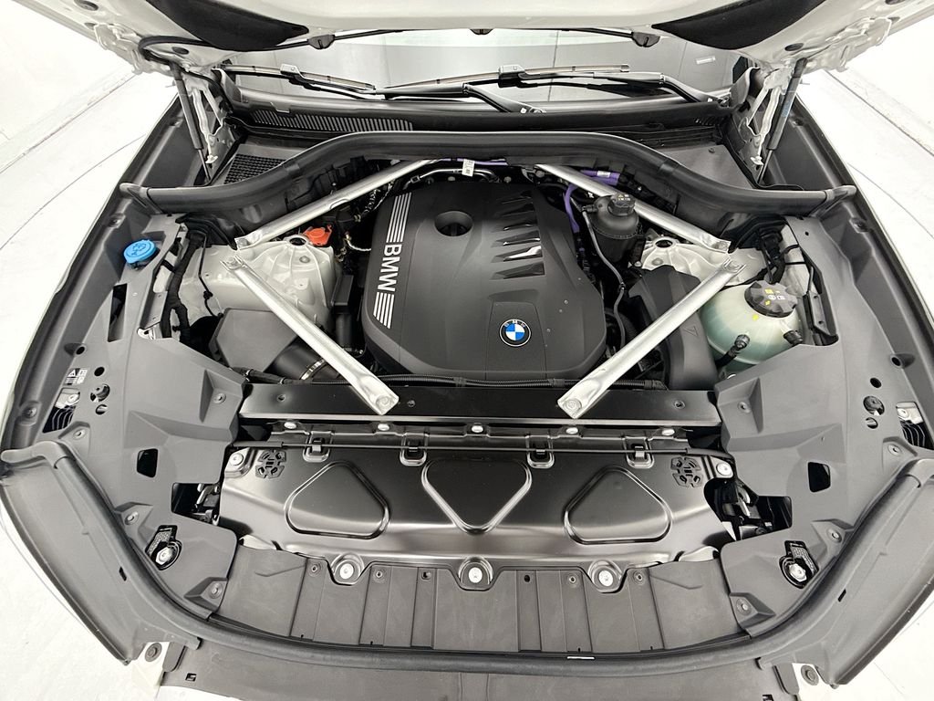 New 2026 White Metallic BMW xDrive40i image 28