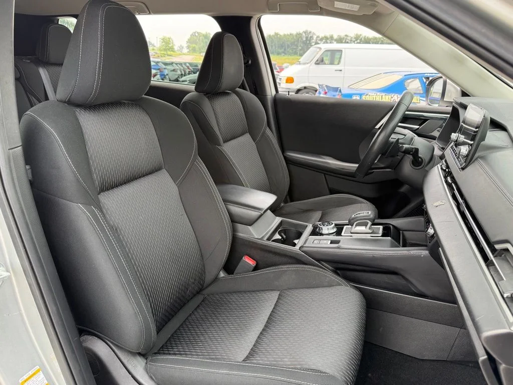 Used 2022  Mitsubishi ES image 26