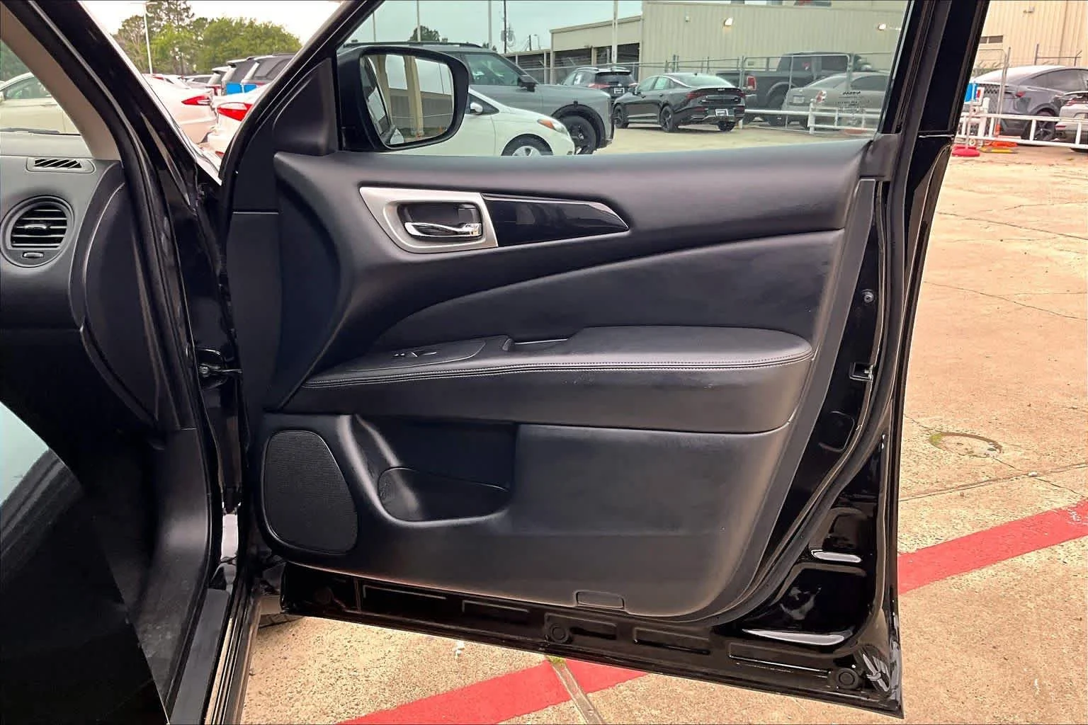 Used 2020 Magnetic Black Pearl Nissan S image 20