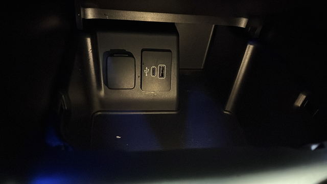 Used 2025 Agate Black Metallic Ford ST-Line image 35