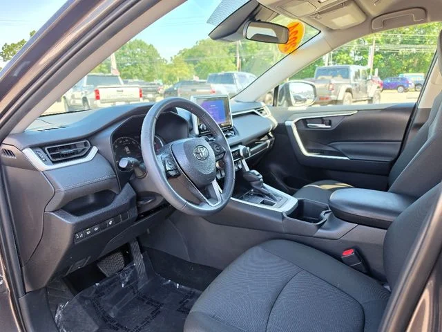 2024 Toyota RAV4 XLE - Photo 20