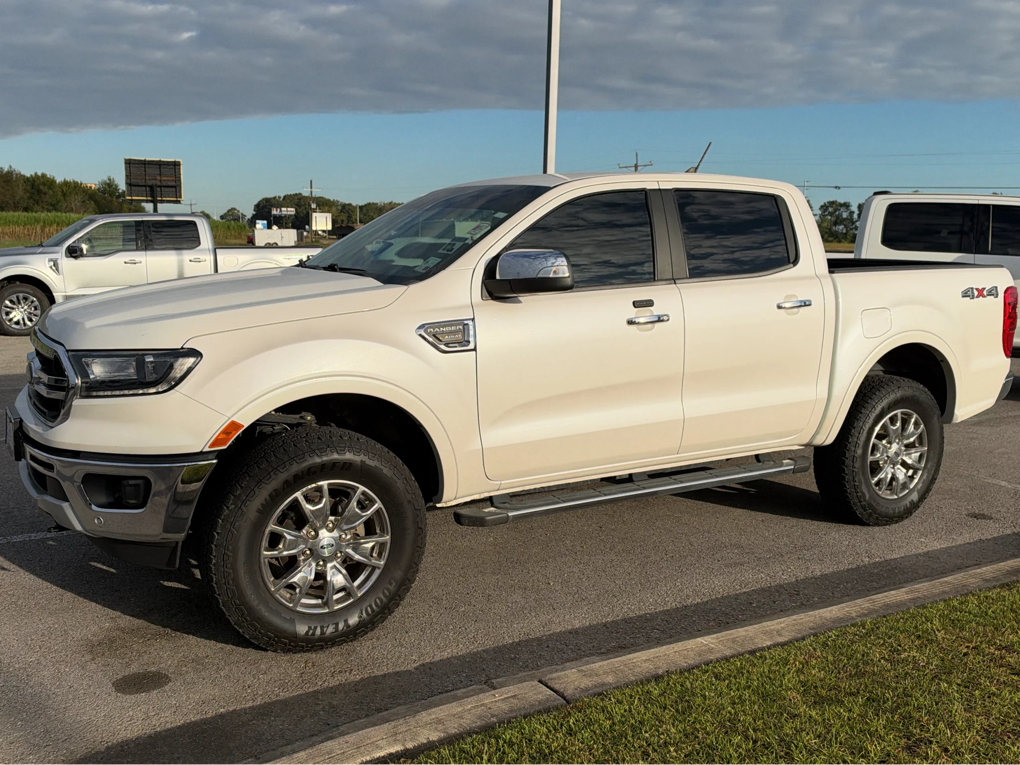 Used 2020 White Platinum Tri-Coat Metallic Ford LARIAT image 1