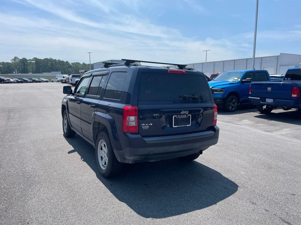 Used 2017 Blue Jeep Sport image 3
